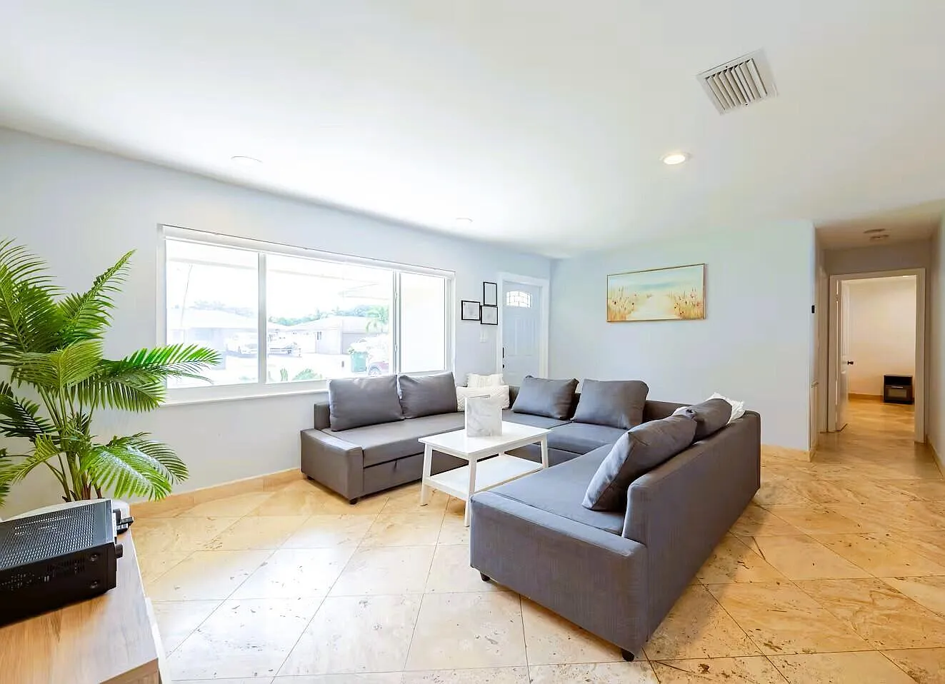 4 bed, 2.0 bath, 1605 sqft, $4,795 — Photo 3