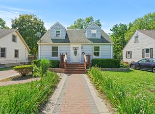 246 N Garfield Ave, Mundelein, IL 60060
