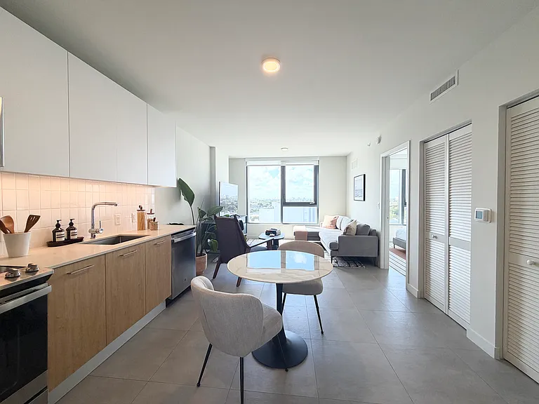 166 NW 29th St #3 — Photo 5