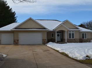 2147 Lakeview Ridge Dr NE, Solon, IA 52333