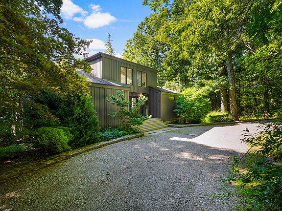 5th image of 33 Dry Pond Rd