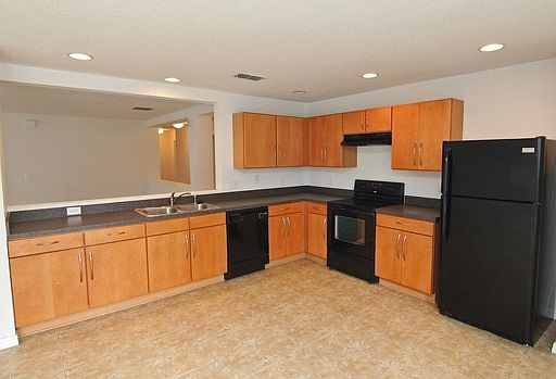 4th image of 13632 Phoenix Dr