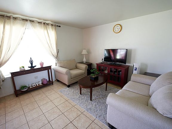 3rd image of 4320 Redbud Ave