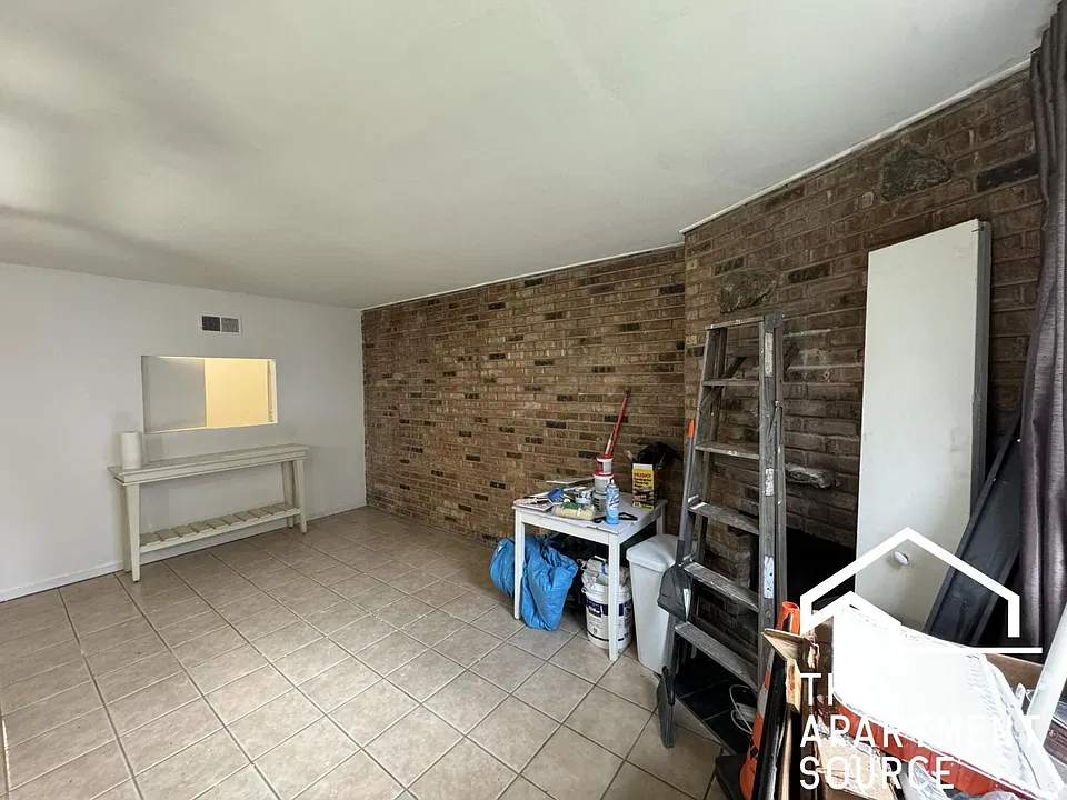639 W Wellington Ave #2