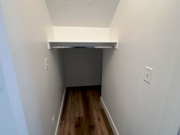 1088 S High Ridge Rd