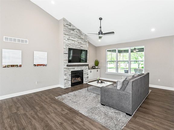 5th image of 113 Stonebridge Bluff Dr