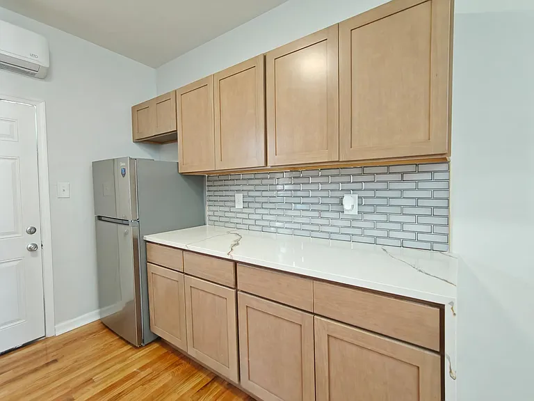 344 N Redfield St — Photo 5
