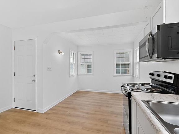 5th image of 1124 6th Ave NW