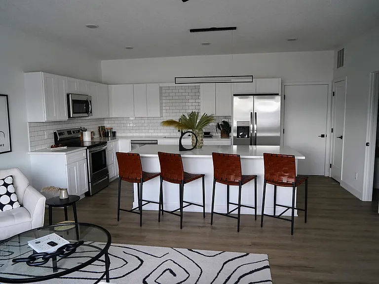 6501 Hickman Rd #B — Photo 14