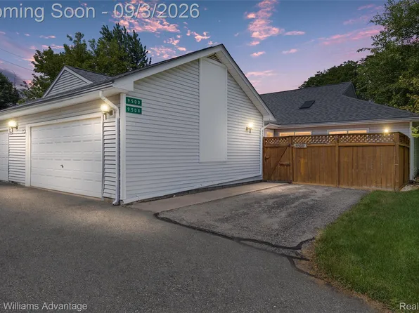 9500 Marina Ct, White Lake, MI 48386