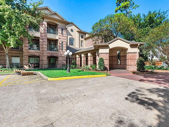 3rd image of 2815 Kings Crossing Dr APT 306