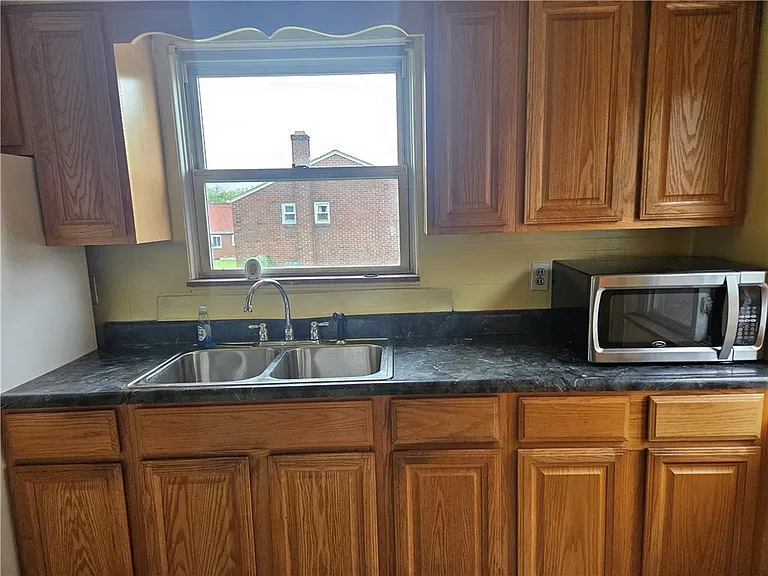 706 Upston St #FRONT — Photo 17