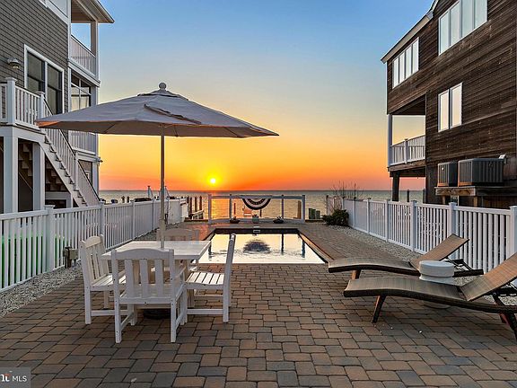 5th image of 41 W Oceanview Dr