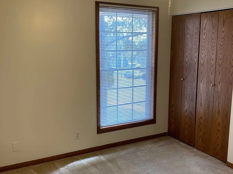 Pleasant Court Apartments — Photo 23