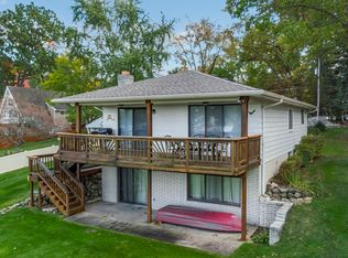 9510 Beechcrest Dr, White Lake, MI 48386