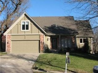 7833 Woodstone Ln, Lenexa, KS 66217
