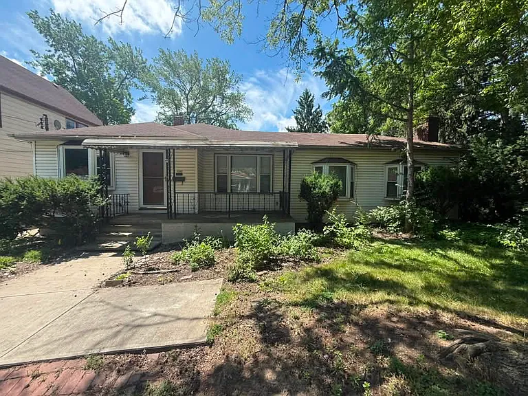 3816 Cullen Dr — Photo 2