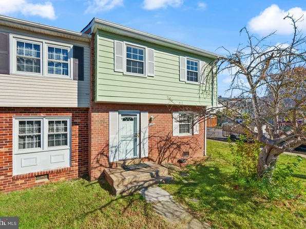 2301 McClellan Ct, Dumfries, VA 22026