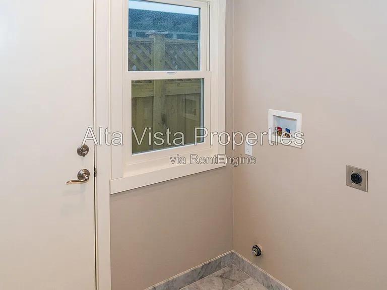 5606 Dolphin Pl — Photo 44