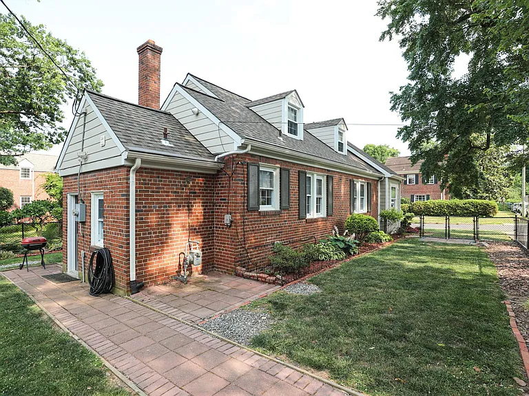 15 W Howell Ave — Photo 38