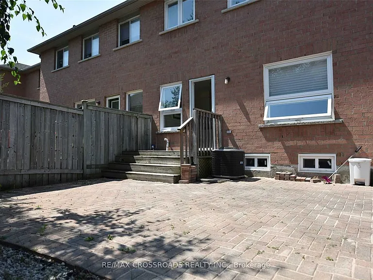 33 Holmwood St — Photo 16