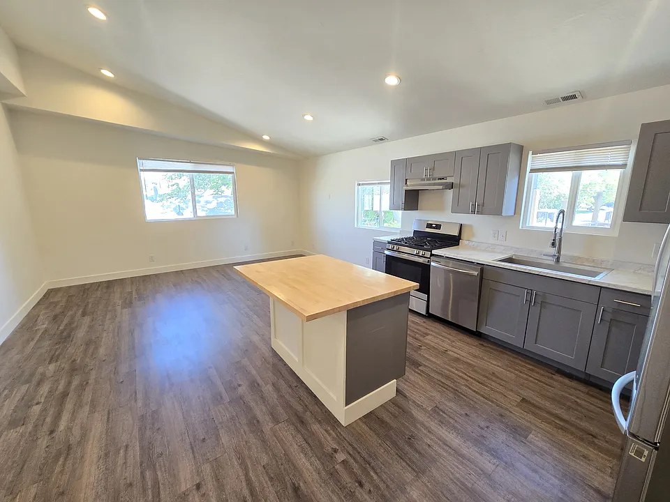 831 S Edison St #833