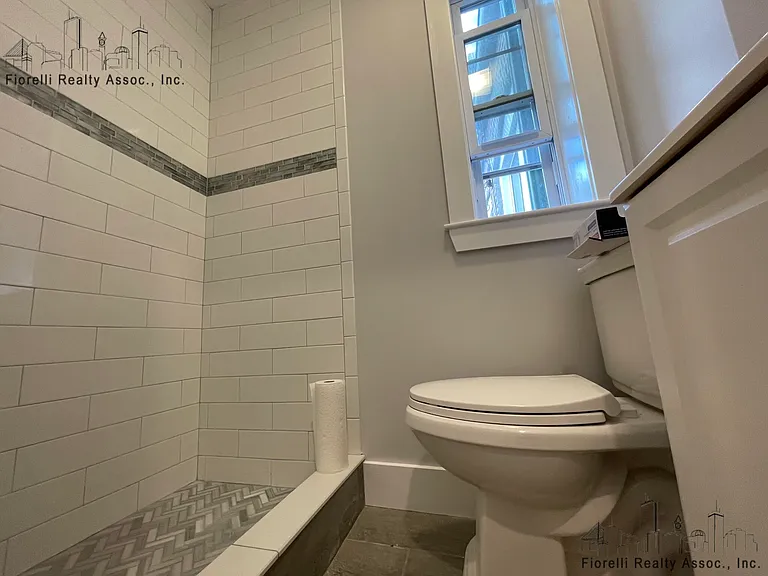 Charter St — Photo 17