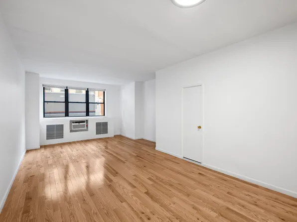 330 Third Avenue image 2 of 8