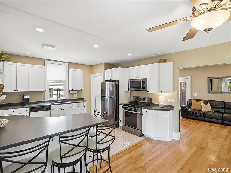 626 Kayser Ave — Photo 12