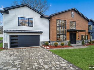 292 Magnolia Ave, Cresskill, NJ 07626