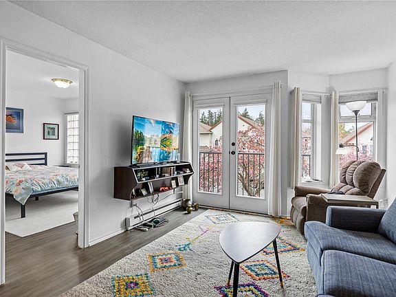 2nd image of 668 Beach Rd #4