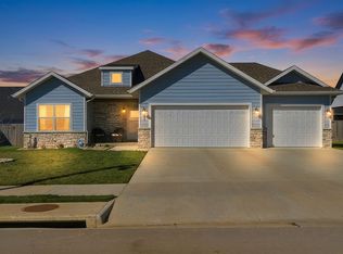 183 E Cowling Street, Republic, MO 65738