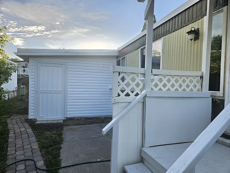 121 Teakwood St — Photo 24