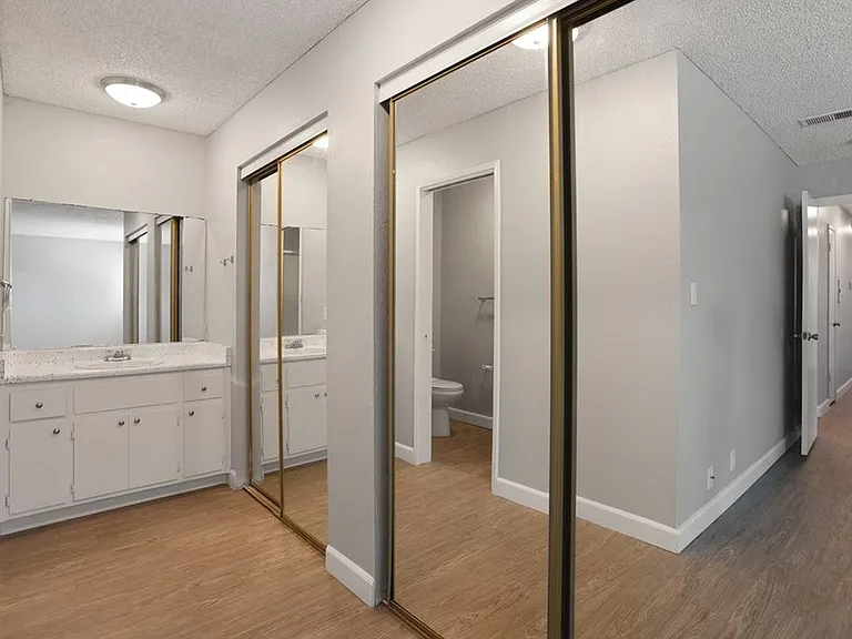 Elevate Apartments — Photo 15