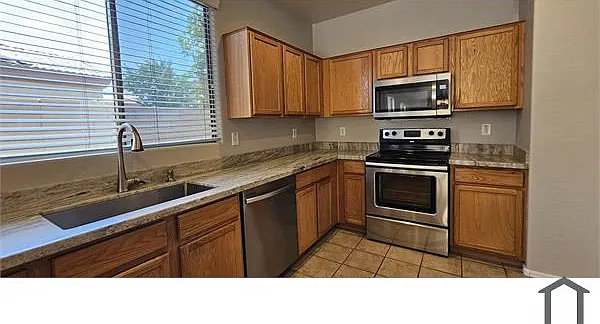 10886 W Locust Ln — Photo 19