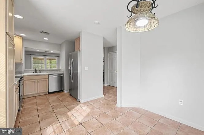 262 Crescent Dr — Photo 9