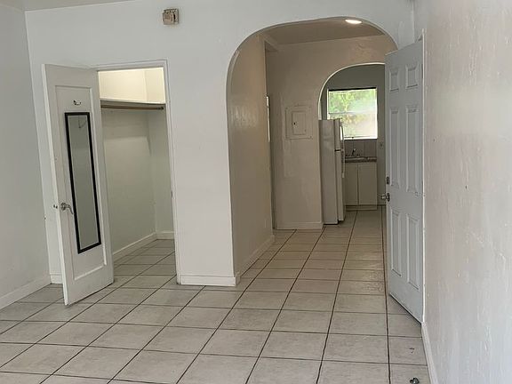 3rd image of 1006 8th St #7