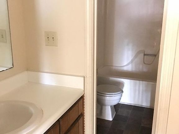5th image of 108 Stonecreek Dr APT D