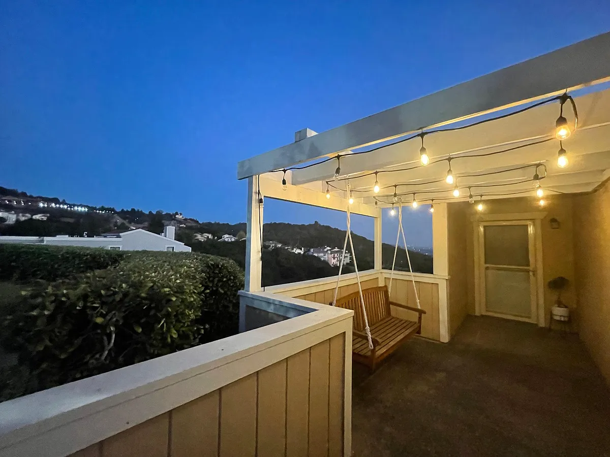 Breath taking ambience of the front entry way at sunset - 27 Teralynn Ct