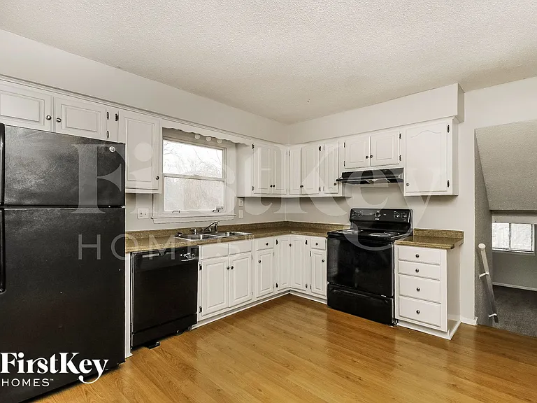11943 Manchester Ave — Photo 5