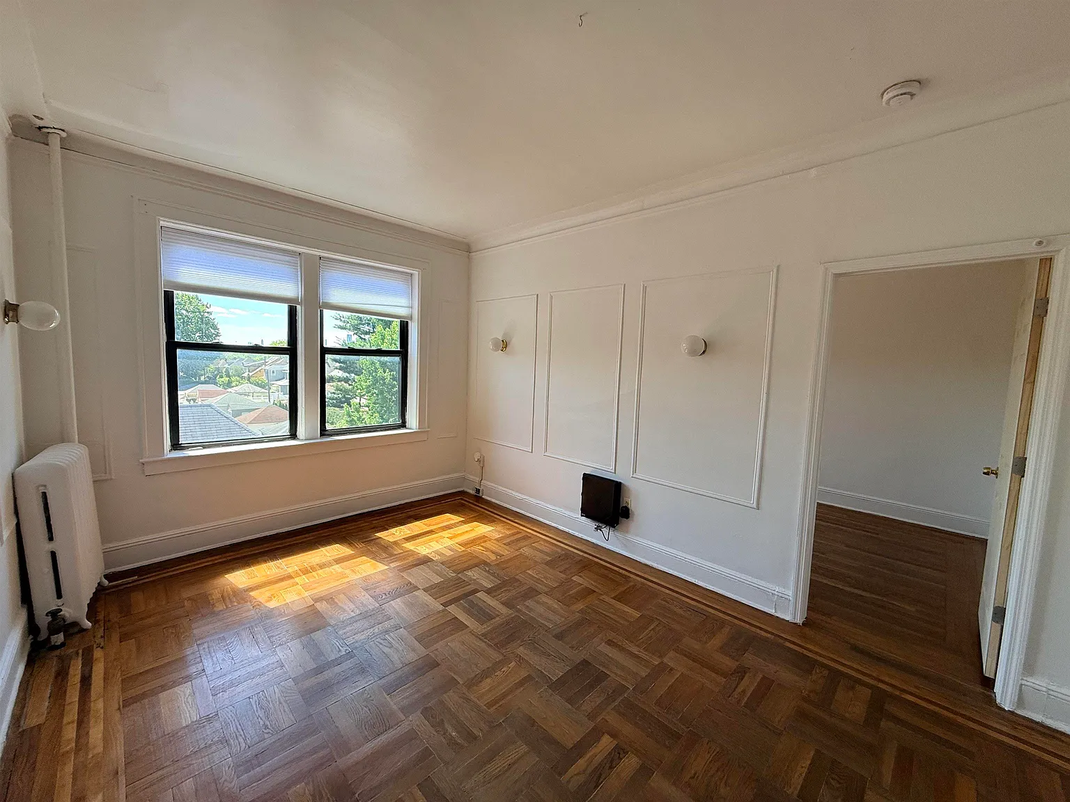 1 bed, 1.0 bath, 570 sqft, $2,100 — Photo 2