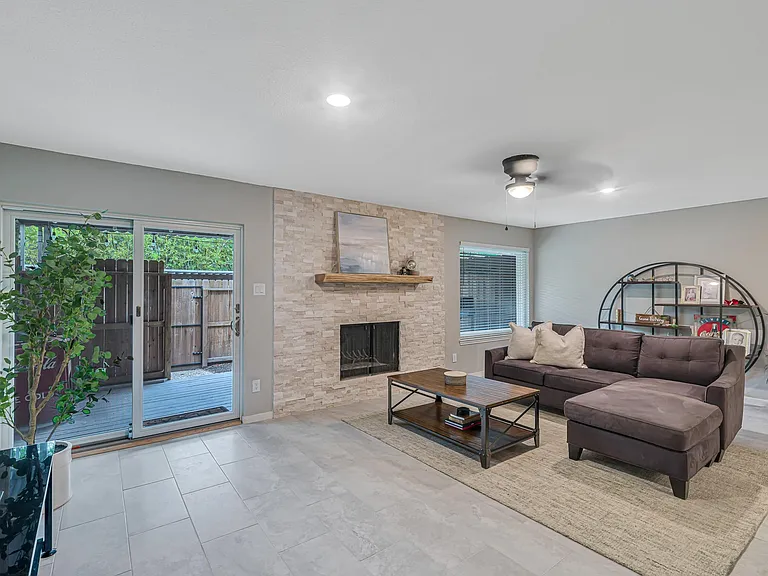 1669 W Sam Houston Pkwy S — Photo 13