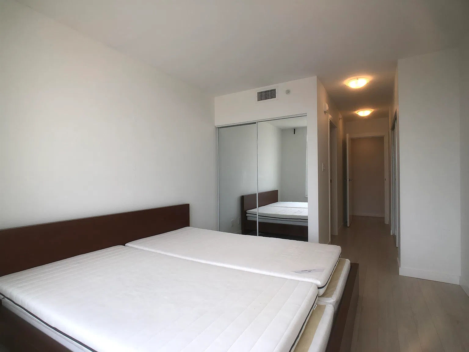 3 bed, 1110 sqft, $3,500 — Photo 4