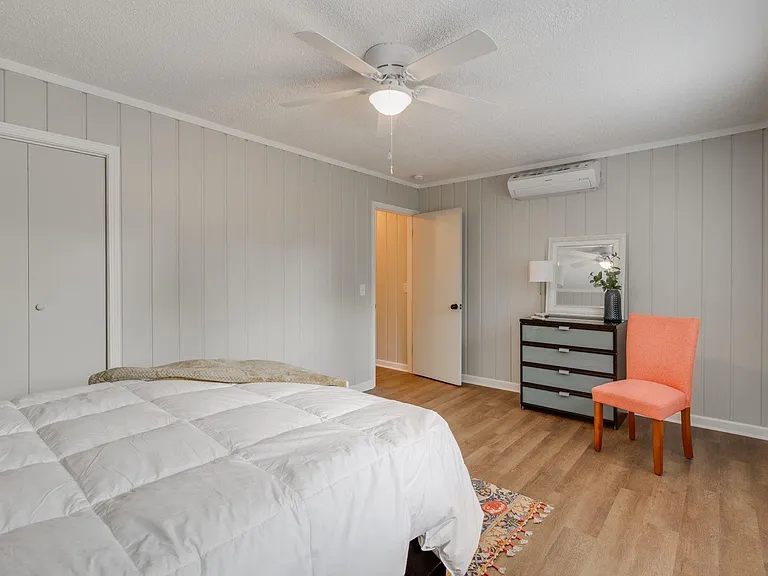 2742 Montgomery Ave — Photo 14
