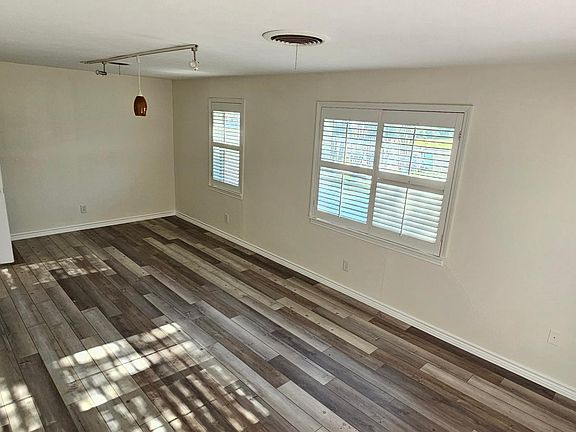 4th image of 1401 E Sherman Dr