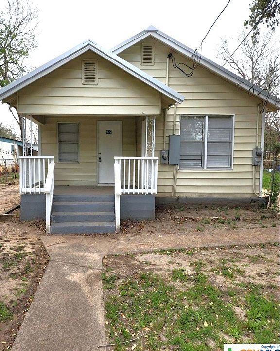 1st image of 927 Cuero St