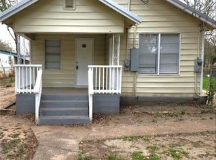 927 Cuero St, Gonzales, TX 78629