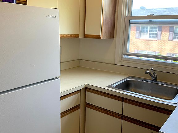 4th image of 142 Fayette Ave #142