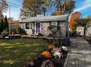 211 Lake Shore Dr, Weymouth, MA 02189