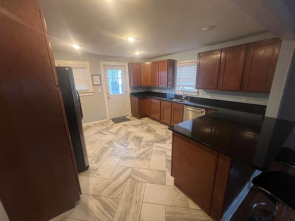 4th image of 125 Beechwood Ave